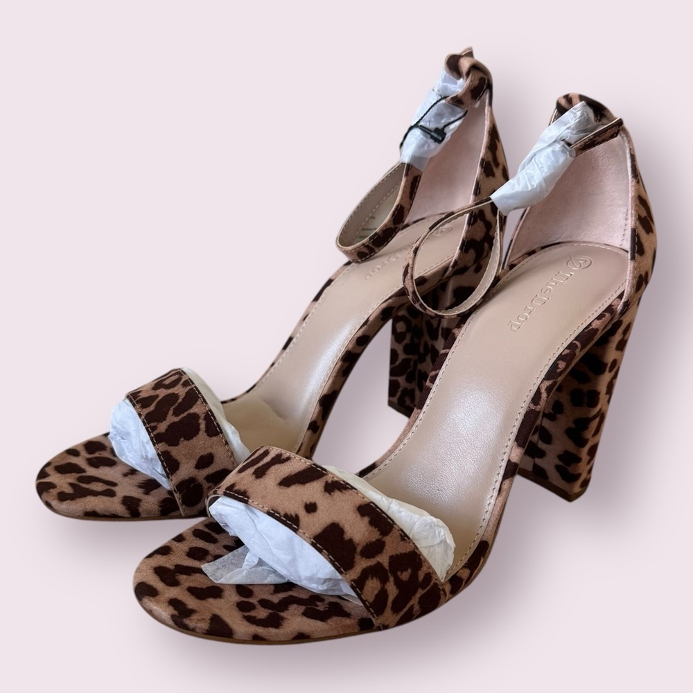 NWT The Drop Rebecca Leopard Print Strap Block Heels 9